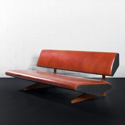 HELGE VESTERGAARD JENSEN (1917-1987) Danemark
Sofa...