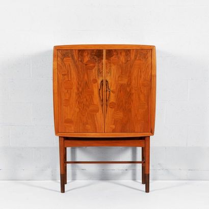 TOVE & EDVARD KINDT-LARSEN (1901-1982) Danemark
Cabinet...