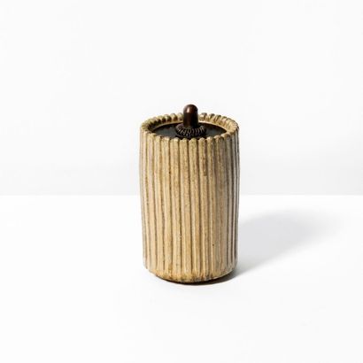 ARNE BANG (1901-1983) Danemark
Pot couvert...