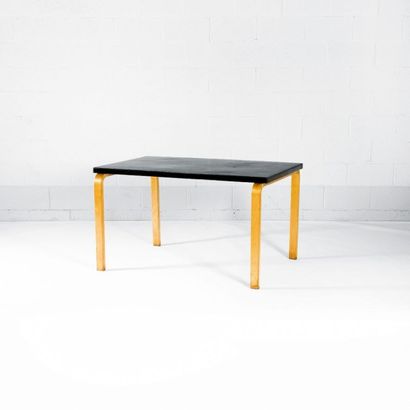 ALVAR AALTO (1898-1976) Finlande
Table modèle...