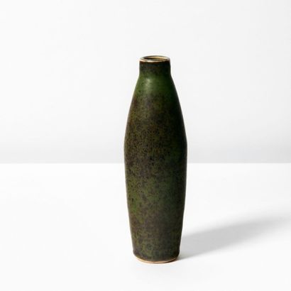 CARL HARRY STAHLANE (NÉ EN 1920) Suède
Vase...