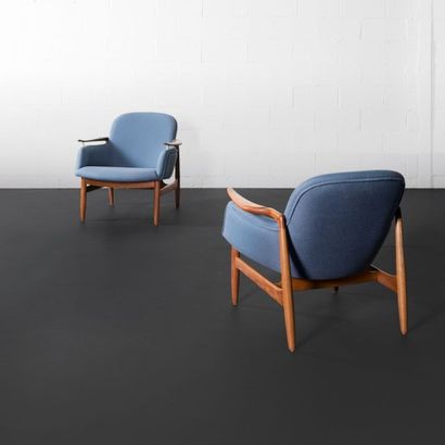 FINN JUHL (1912-1989) Danemark
Paire de fauteuils...