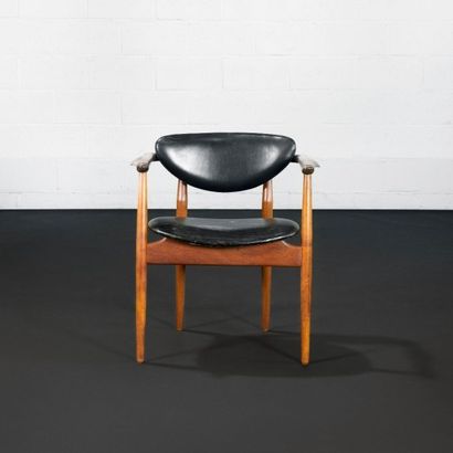 FINN JUHL (1912-1989) Danemark
Fauteuil Teck,...