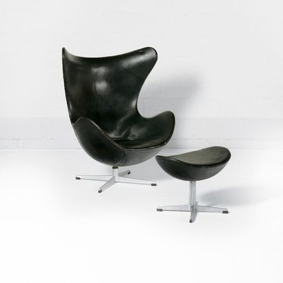 ARNE JACOBSEN (1902-1971) Danemark
Fauteuil...