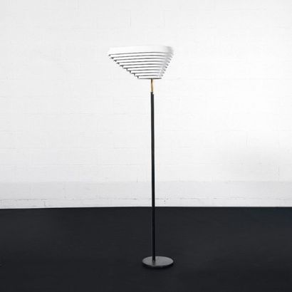 ALVAR AALTO (1898-1976) Finlande
Lampadaire...