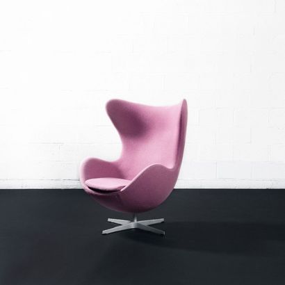 ARNE JACOBSEN (1902-1971) Danemark
Fauteuil...