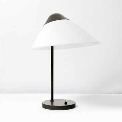 HANS J. WEGNER (1914-2007) Danemark
Lampe...