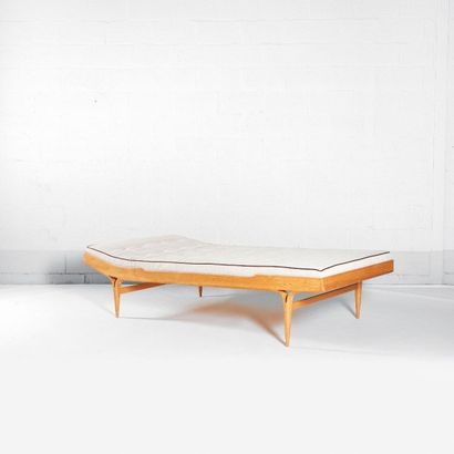 BRUNO MATHSSON (1907-1988) Suède
Lit de repos...