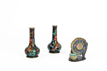 China, circa 1900
Pair of small long-necked...