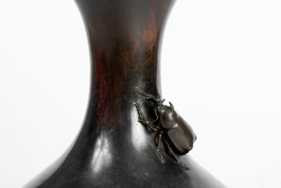 Japan, Meiji period 
A tripod bronze vase...