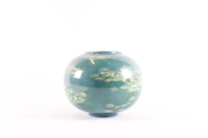 China, modern work, 
Globular pot in blue...