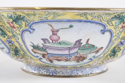 China, late Qing period, 
Two floriform cups,...
