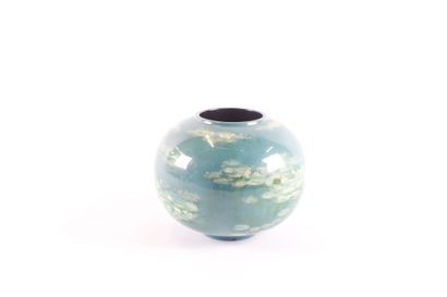 China, modern work, 
Globular pot in blue...