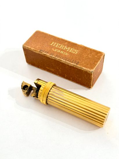HERMÈS Paris
Cylindrical lighter made of...