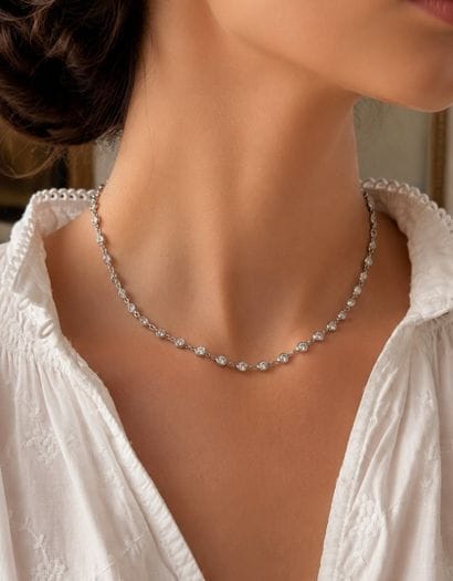 18k white gold (750e) necklace, featuring...