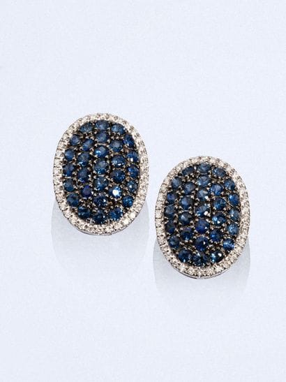 Pair of 18k white gold (750e) earrings, oval...