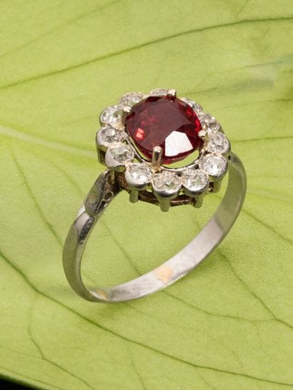 Daisy ring in 18k white gold (750e) and platinum...