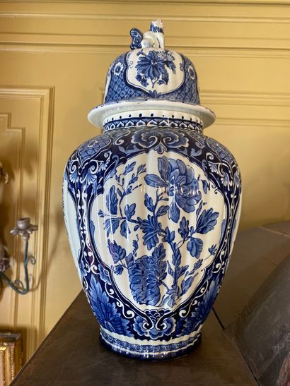DELFT
Pair of covered earthenware potiches...