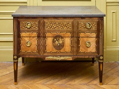 Commode de forme rectangulaire en bois de...