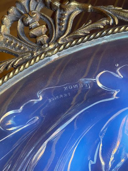LEUNOX FRANCE
Plat en verre moulé opalescent...