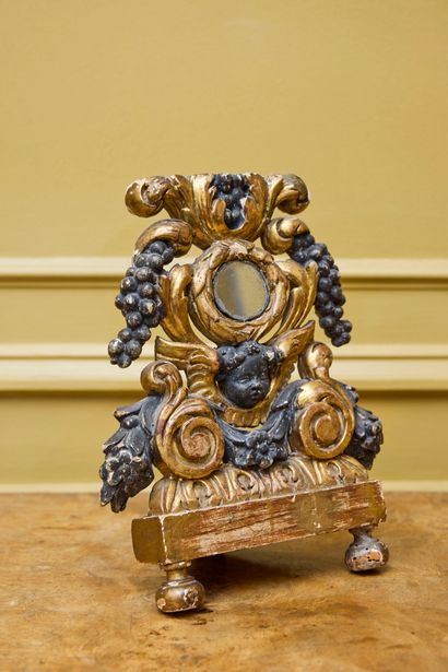 Porte-reliquaire en bois sculpté et stuc...