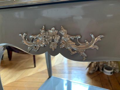 Pair of bedside tables in painted wood, opening...