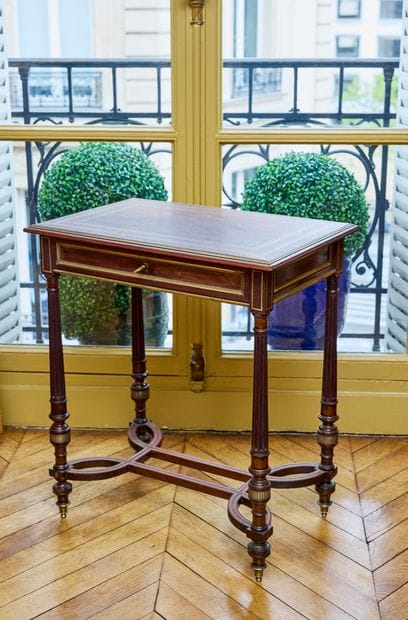 Table d'appoint en bois de plaquage ouvrant...