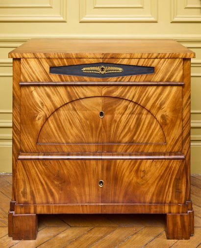 Commode rectangulaire en bois et placage...
