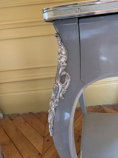 Pair of bedside tables in painted wood, opening...