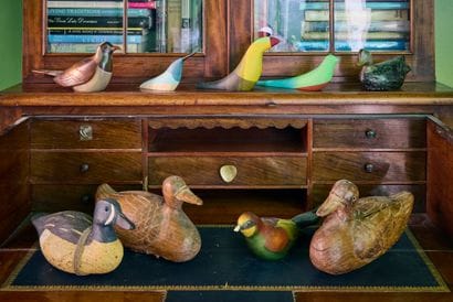 Meeting of birds and ducks in painted wood.
H_12...