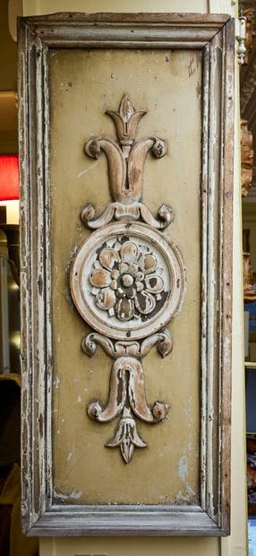 Decorative panel in carved and painted wood.
18th...