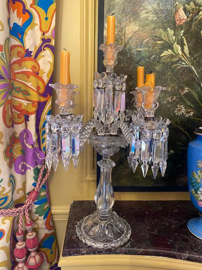 BACCARAT 
Pair of candlesticks in pressed...