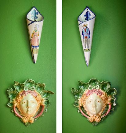 Meeting of ceramics including:
- Pair of...