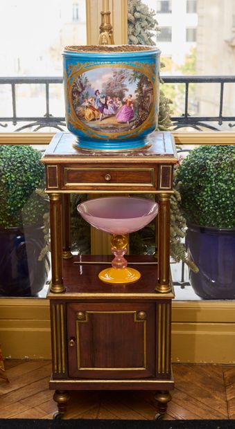 Large Sèvres-style porcelain cachepot with...