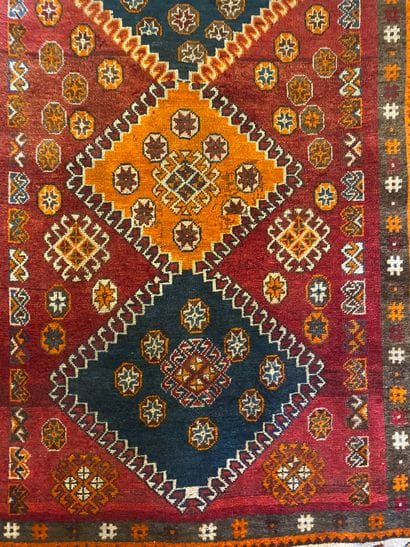 Tapis Quasgai à décor de losanges bleus et...