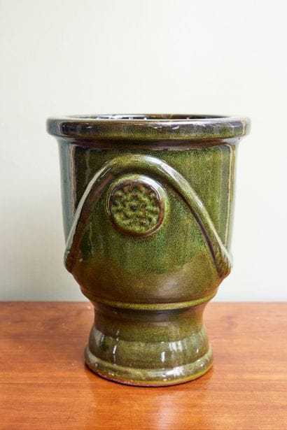 Cache-pot en terre cuite émaillée vert sur...