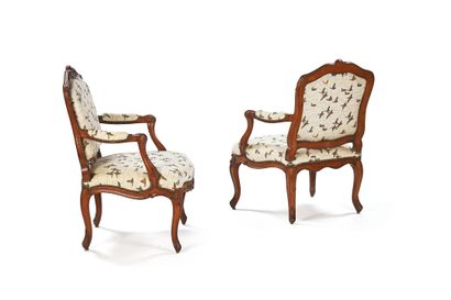 Set of three Queen-style armchairs in natural...