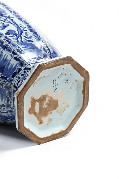 Blue-and-white earthenware vase on a pedestal...