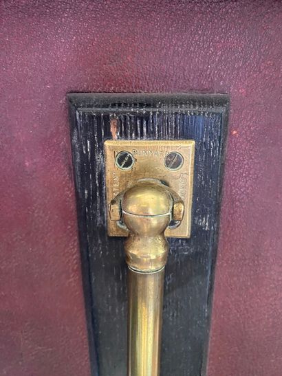 BUNYARD LONDON Patent
Wooden print holder...