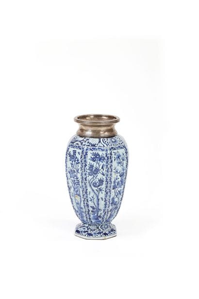 Blue-and-white earthenware vase on a pedestal...