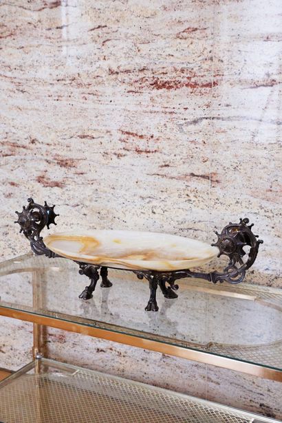 Coupelle en agate et monture de bronze argenté...