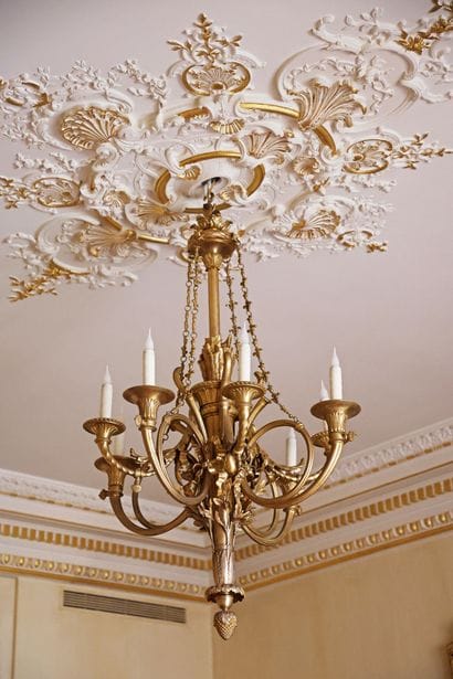 Gilded bronze chandelier with eight arms,...