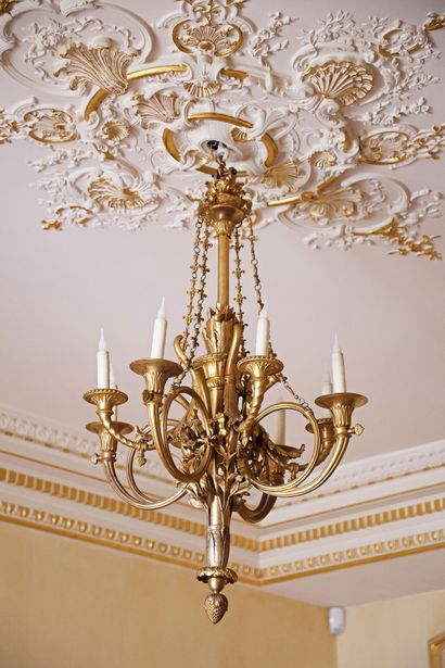 Gilded bronze chandelier with eight arms,...