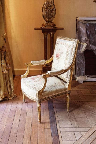 A carved and gilded wooden living room set...