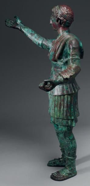 STATUE DE ROI CUIRASSÉ. EXCEPTIONNELLE STATUE...