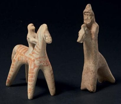 STATUETTES DE CAVALIERS. Lot composé de deux...