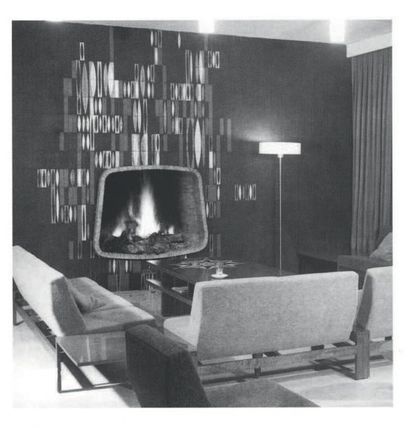 ROGER CAPRON (1920-2006)
Table basse à décors...