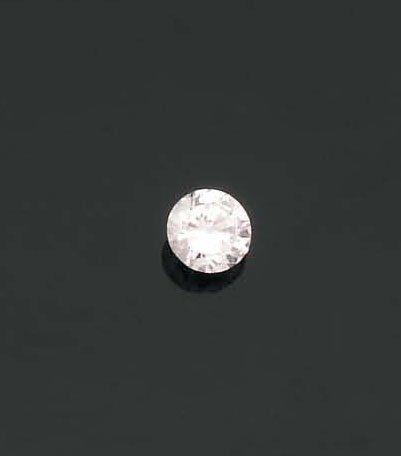 BAGUE ornée d'un diamant brillanté monté...