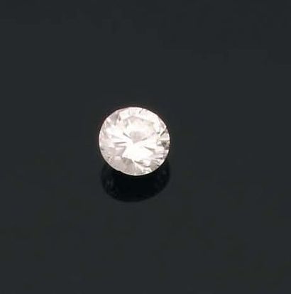 BAGUE ornée d'un diamant brillanté monté...