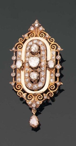 BROCHE-PENDENTIF en forme d'écusson en or...